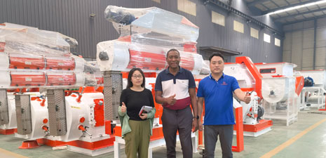 Customers from Mozambique visits our factory for feed pellet mill