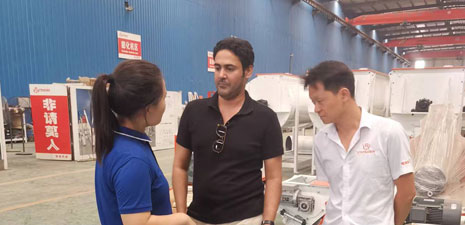 Customer from Kuwait visits our feed production machines factory