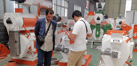 Customers from Yemen visit our feed machines factory