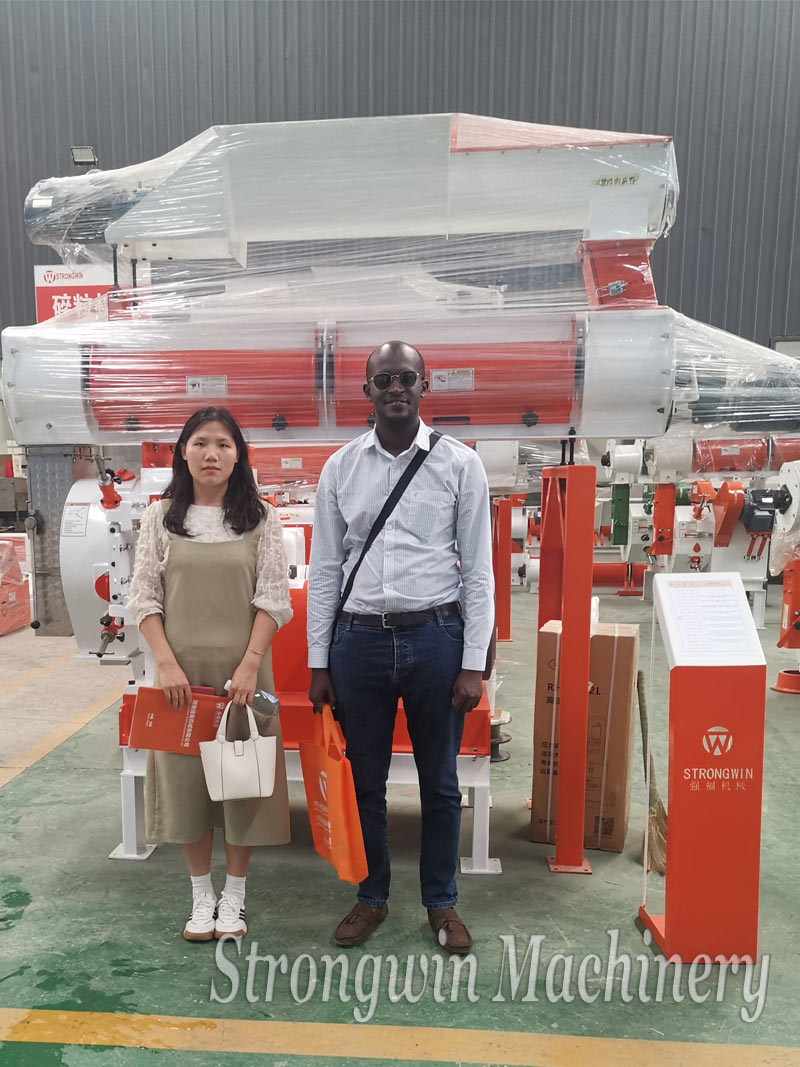 Customer from Rwanda visits our feed production machines factory