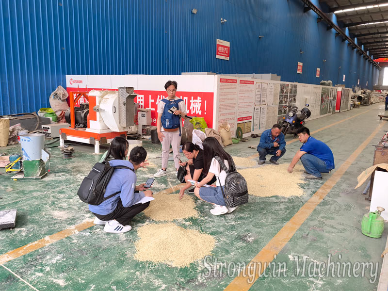 Customers from Vietnam visits our factory for cat litter pellet equipments