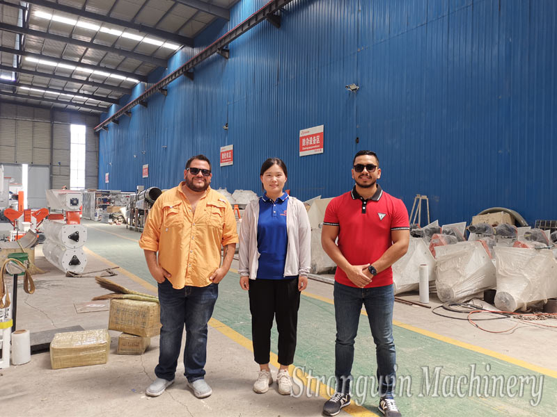 Clients from Peru visit our feed machines factory