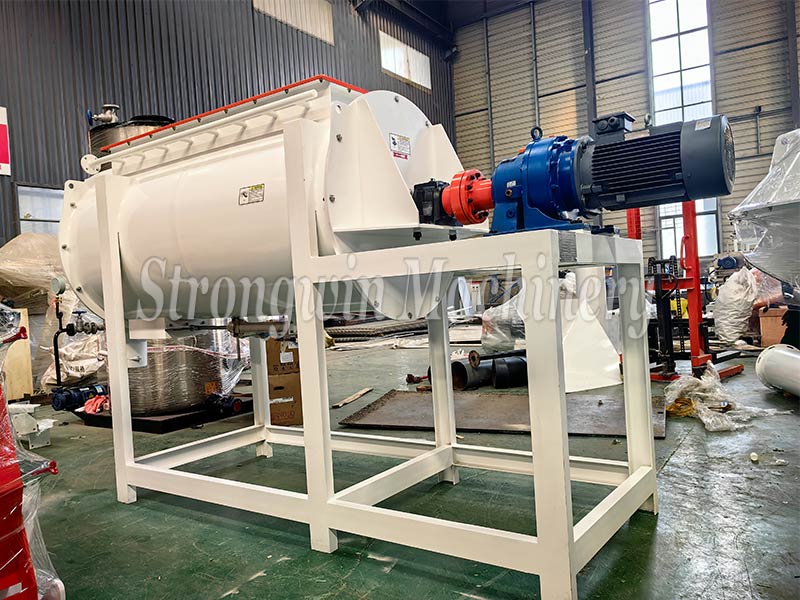 Animal Feed Crushing and Mixing Manufacturing Machines packing and shipping to Chile