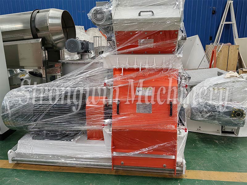 75Kw Animal Feed Powder Production System Machine packing and shipping to Ecuador