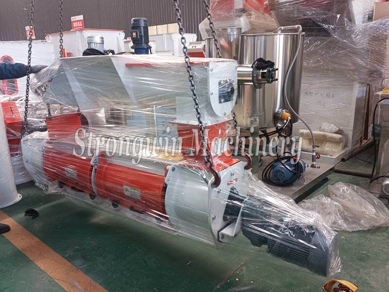 SZLH250 Animal Feed Pellet Machine and Cooling System packing and shipping to Peru