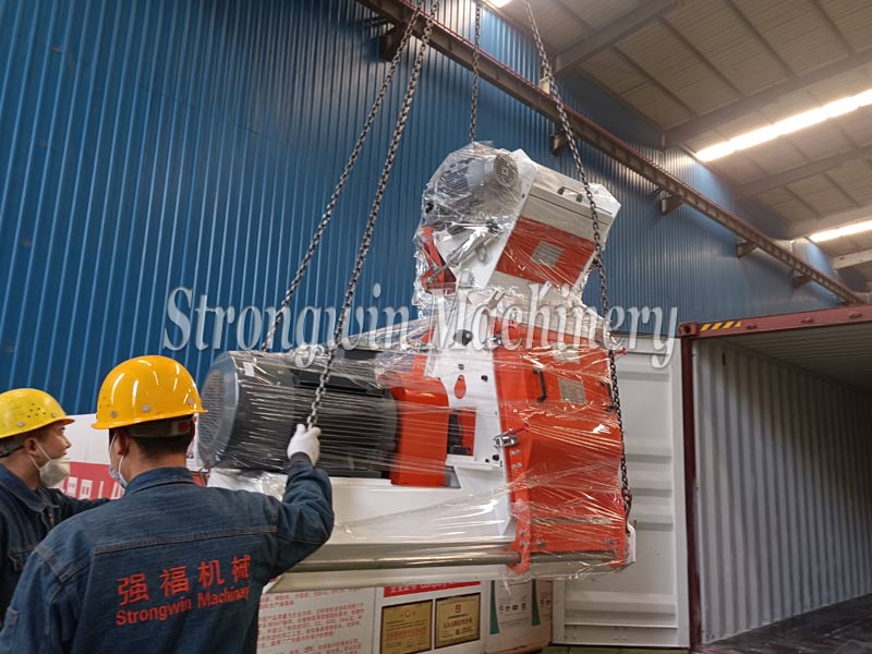 SZLH320 Feed Pellet Plant Machine packing and shipping to Peru